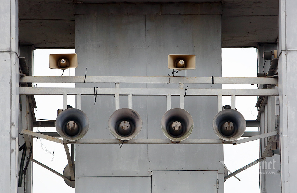 Hệ thống loa mới gồm 8 chiếc, công suất giới hạn là 240W. Đồng hồ đánh nhạc vào 6 giờ - 12 giờ - 18 giờ và đánh chuông từ 6 đến 22 giờ hằng ngày.