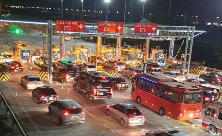 Nghi le 30/4, giao thong un tac tu cua ngo Thu do den tan Ninh Binh-Hinh-4