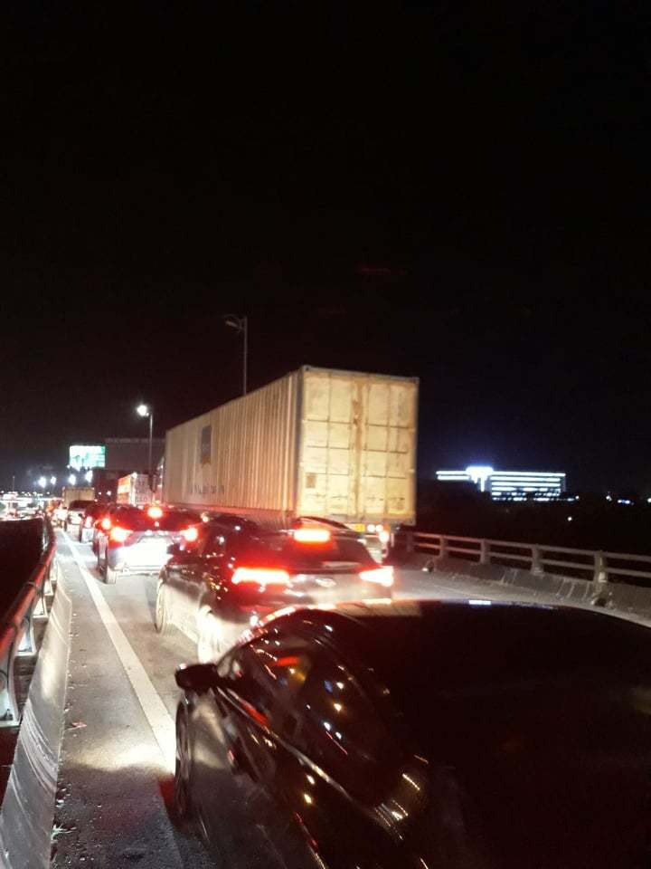 Nghi le 30/4, giao thong un tac tu cua ngo Thu do den tan Ninh Binh-Hinh-2