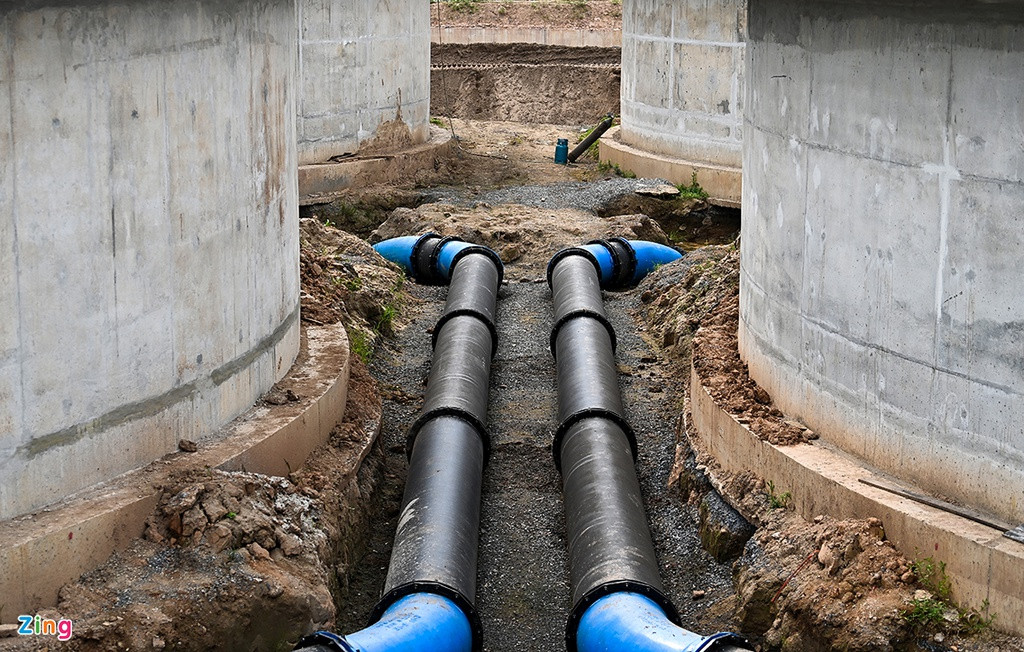 Phần đắt nhất của công trình nằm ở các thiết bị ống dẫn và các loại máy móc do nhà thầu Nhật Bản nhập về. 