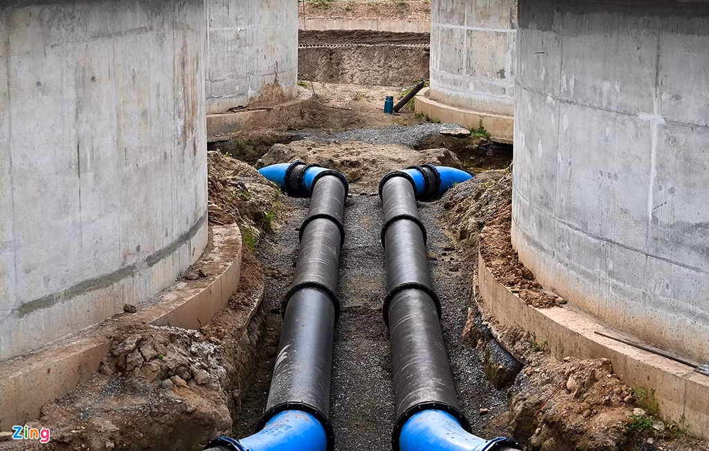 Phần đắt nhất của công trình nằm ở các thiết bị ống dẫn và các loại máy móc do nhà thầu Nhật Bản nhập về. 