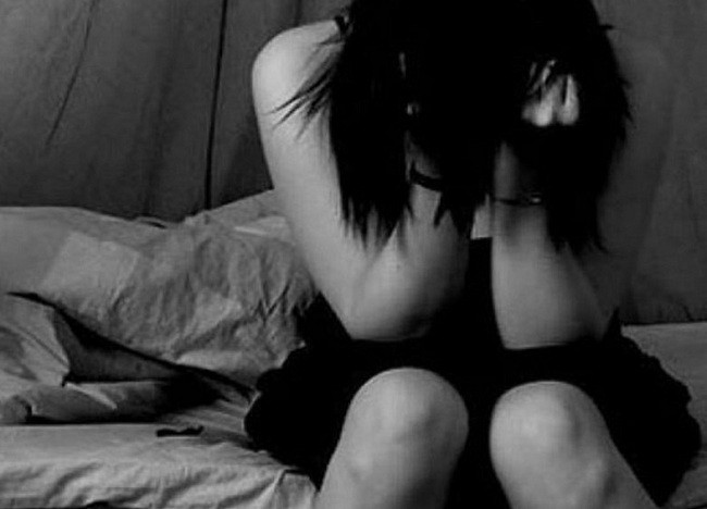  Nam thanh niên lộ chuyện "ăn trái cấm" cùng bé gái: Sau cuộc giải cứu người yêu “nhí” bị anh ruột dâm ô, Vũ Hoàng Bách (20 tuổi, ngụ tỉnh Gia Lai) bị phát hiện là đã giao cấu với người dưới 16 tuổi khiến nạn nhân mang thai và sinh con. Ngày 30/4, VKSND huyện Bình Chánh (TP.HCM) cho biết vừa hoàn tất cáo trạng truy tố đối với Bách. 