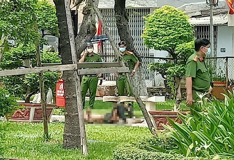  1 người đàn ông bốc cháy ở công viên: Khoảng 13h15 ngày 30/4 tại công viên Dạ Nam, phường 3, quận 8, TP.HCM một số người dân lưu thông trên đường Phạm Thế Hiển phát hiện người đàn ông đang bốc cháy trong công viên Dạ Nam liền hô hoán. Khi lửa tắt thì người này đã bị cháy bất tỉnh, người này khoảng 40 tuổi bị ngọn lửa thiêu rụi gần như toàn bộ quần áo trên người. Hiện vụ việc đang được điều tra, làm rõ. 