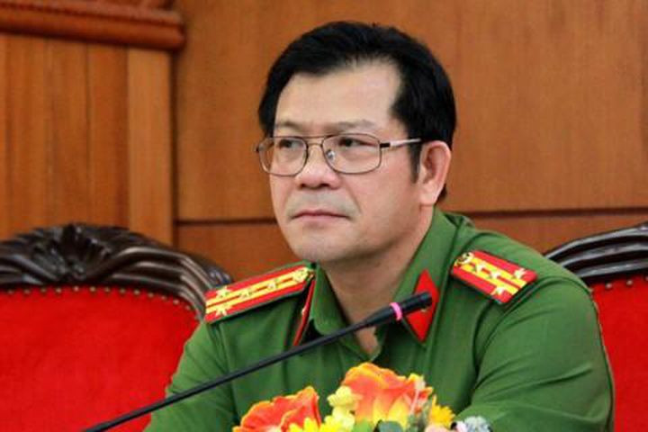 Các vị trí công tác của đại tá Quy: Trước khi bổ nhiệm chức Giám đốc Công an tỉnh Đắk Lắk, ông từng kinh qua các vị trí Trưởng Công an huyện Cư Jut (Đắk Nông), Trưởng phòng CSHS Công an tỉnh Đắk Nông, Phó Giám đốc Công an tỉnh Đắk Nông, Giám đốc Công an tỉnh Lâm Đồng.