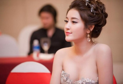 Vòng eo thon gọn, săn chắc chính là niềm tự hào của Huyền My, đó cũng là lý do khiến cô quyết định theo nghiệp catwalk từ khi 16 tuổi.