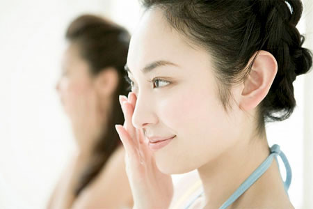 Đặc biệt , khi ứng dụng chúng còn cung ứng đủ vitamin , dưỡng chất và nước thiết yếu , nuôi nấng làn da trở thành tươi trẻ , mãi tươi trẻ.