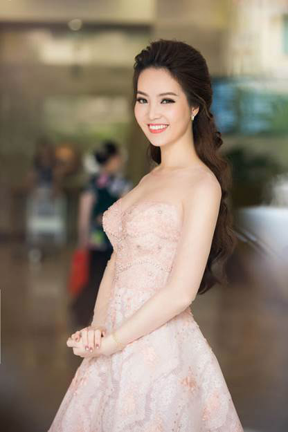 Á hậu cũng thường xuyên tập thể dục, đi bộ nhanh, tập gym mỗi ngày khiến cơ thể mình được nhẹ nhõm, tinh thần thư thái, tự tin.