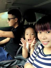 Lịch ghi hình một bộ phim thường từ 5 đến 6 tháng sau đó anh được nghỉ 1,2 tháng. Do vậy, thời gian rảnh, Hồng Đăng thường sắp xếp để cả gia đình cùng đi chơi xa.