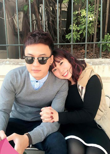 Anh cho biết, sự thấu hiểu là một bí quyết giữ lửa hôn nhân của gia đình. Vợ anh khá tâm lý và hiểu anh nên chỉ cần những hành động đỡ khô khan so với ngày thường là vợ anh ấy cảm thấy vui rồi.