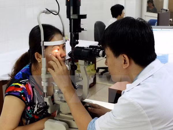 Cảnh báo dịch đau mắt đỏ “tấn công” Hà Nội Canh bao dich dau mat do “tan cong” Ha Noi