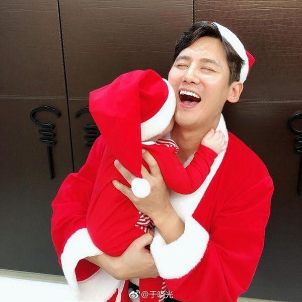 Hình ảnh hiếm hoi của con trai Choo Ja Hyun và Vu Hiểu Quang.