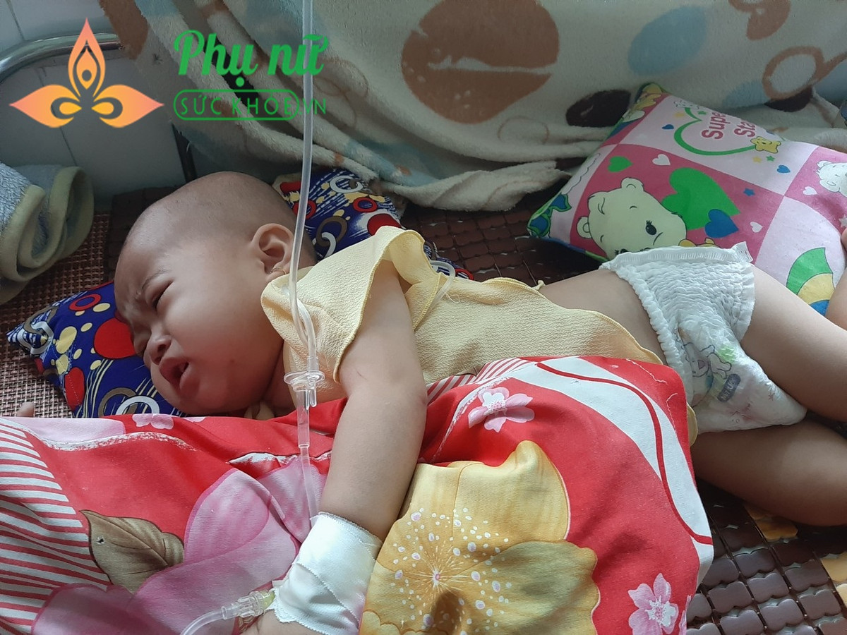 Be 15 thang bi ung thu mau, cha ban ve so tich cop tung dong chua benh cho con-Hinh-4