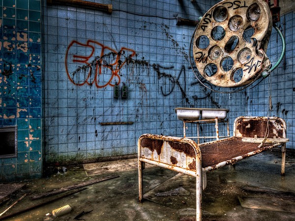 Là một bệnh viện cũ được xây dựng từ năm 1898 nhưng Heilstätten Beelitz đã bị bỏ hoang từ năm 1993. Nơi đây từng được xem là một trong những bệnh viện lớn của nước Đức, là nơi chữa bệnh cho hơn 1.200 binh sĩ trong Chiến tranh Thế giới I. Đặc biệt hơn, bệnh viện Heilstätten Beelitz đã từng vinh dự khi vào năm 1916 được Adolf Hitler chữa bệnh và phục hồi ở đây.