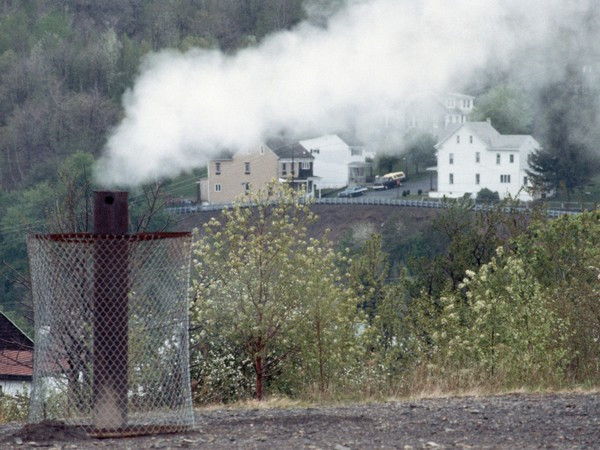 Điều này đã vô tình biến vùng đất nơi đây trở thành vùng đất chết khi nguy hiểm rình rập khắp nơi: khí gas rò rỉ, những con đường đổ nát, ngọn lửa cháy trong lòng đất...