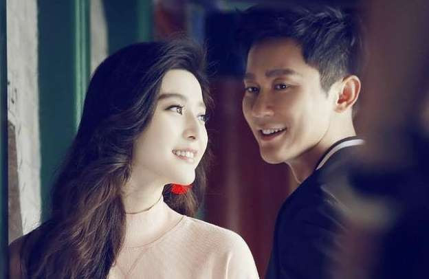 Tháng 6/ 2018, truyền thông đưa tin Phạm Băng Băng - Lý Thần thua bạc tới 12 triệu USD (279 tỷ đồng) ở Las Vegas. Cặp đôi thậm chí còn chủ động từ bỏ quốc tịch Trung Quốc, chuyển gấp 6 tỷ 780 triệu NDT (gần 24 nghìn tỷ đồng) sang Mỹ. Sau này, Phạm Băng Băng bị lộ chuyện trốn thuế. Cô bị bắt giữ và điều tra. Phạm Băng Băng phải nộp phạt 130 triệu USD và gần như biến mất khỏi làng giải trí...