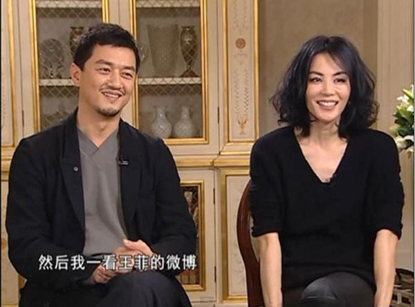 Sau này, Vương Phi cặp với Cao Nguyên và cuối cùng là chuyện tình với đàn em Tạ Đình Phong, kém cô đến 11 tuổi. Năm 2000, Vương Phi vui vẻ giới thiệu bạn trai kém 11 tuổi Tạ Đình Phong trong bữa tiệc sinh nhật của Lương Triều Vỹ.