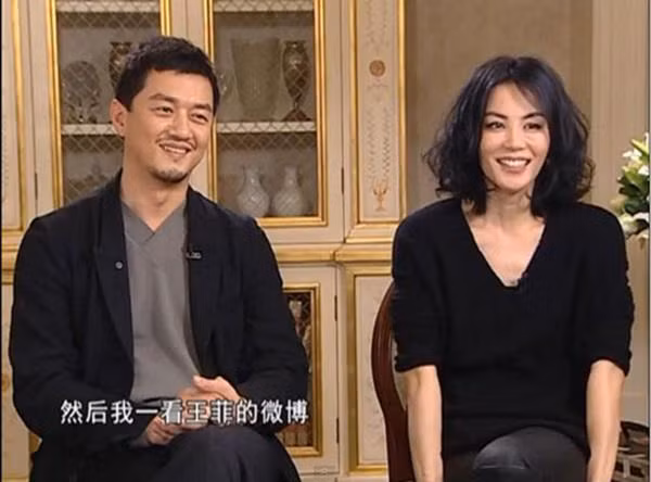 Sau này, Vương Phi cặp với Cao Nguyên và cuối cùng là chuyện tình với đàn em Tạ Đình Phong, kém cô đến 11 tuổi. Năm 2000, Vương Phi vui vẻ giới thiệu bạn trai kém 11 tuổi Tạ Đình Phong trong bữa tiệc sinh nhật của Lương Triều Vỹ.