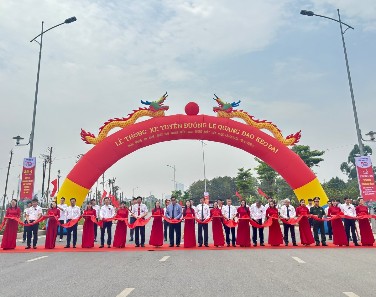 Ngày 19/4 vừa qua, cùng với lễ khởi công, khánh thành 80 công trình giao thông và xây dựng trọng điểm toàn quốc, UBND TP Hà Nội đã tổ chức Lễ thông xe tuyến đường Lê Quang Đạo kéo dài. (Ảnh: Lao động Thủ đô).