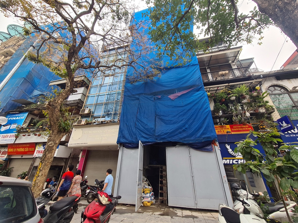 Ha Noi: Nha bi nut, lun vi cong trinh xay dung ben canh