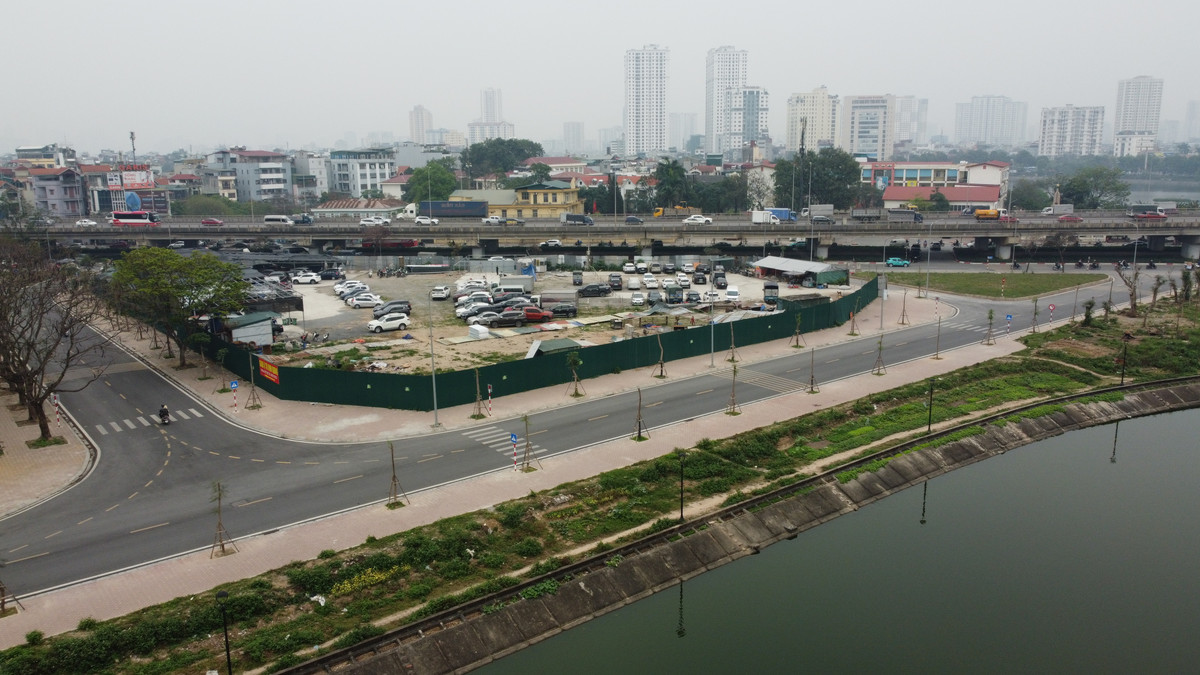 Cũng theo ông Nguyễn Mạnh Hà, Công ty TNHH thương mại và đầu tư Vạn Cát đã gửi hồ sơ xin gia hạn việc trông giữ phương tiện tại điểm này, nhưng chưa được UBND quận chấp thuận.