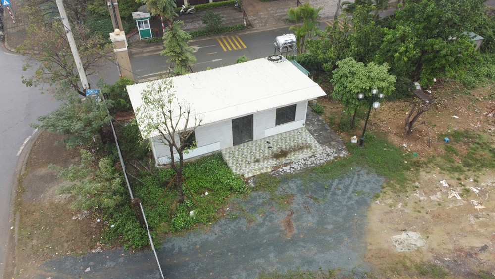 Theo quan sát của phóng viên, phần lớn diện tích khu đất này là ao nước. Ngoài san lấp một phần diện tích đất, chủ sử dụng còn xây dựng một công trình cấp 4 bên trong khu đất này.