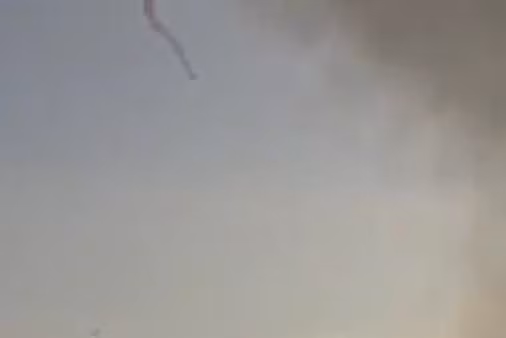 Quả tên lửa được phóng đang "tìm" mục tiêu.