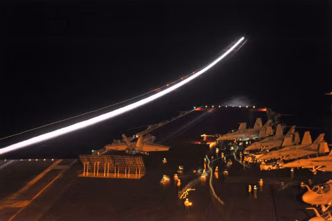 Khoanh khac hoat dong ve dem an tuong cua Hai quan My-Hinh-10