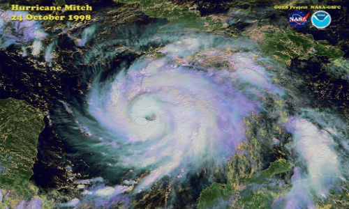 Mitch là một trong 10 cơn bão khủng khiếp nhất trong 100 năm qua ở Châu Mỹ, với sức gió khoảng 285 km/h. Cơn bão Mitch đã giết chết hơn 20 nghìn người ở Nicaragua và Honduras, gây thiệt hại hơn 2 tỷ USD.