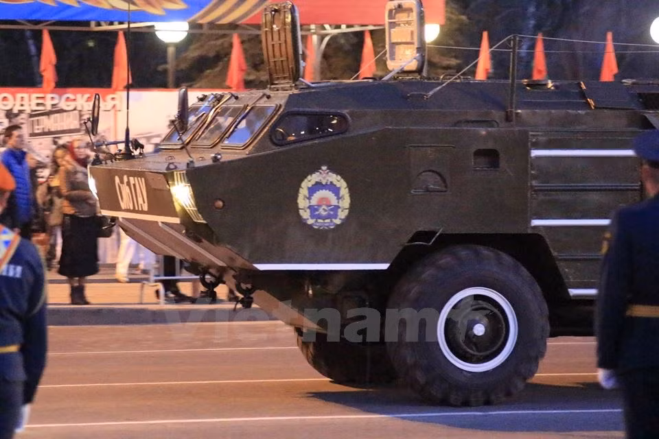 Xe chở đạn tên lửa TochkaU sẽ tham gia diễu hành. (Ảnh: Trần Hiếu/Vietnam+)