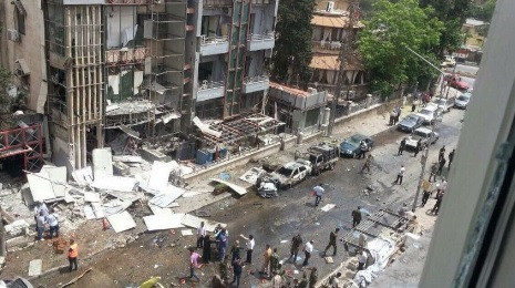 Hiện trường vụ nã tên lửa vào bệnh viện al-Dabbit nhìn từ trên cao.