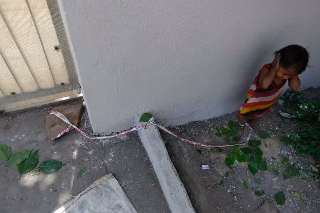 Nhoi long be gai bi troi chan giua cai nong 40 do C-Hinh-6