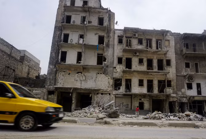 Những toà nhà cao tầng ở Aleppo bị hư hại sau các cuộc giao tranh.