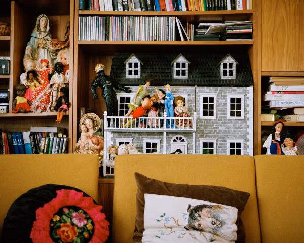 Phòng khách trong ngôi nhà mà Jónna hiện đang sống cùng 3 người con của cô.