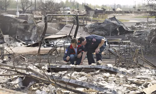 Được biết, hàng chục nghìn người dân đã phải sơ tán đến nơi an toàn do ảnh hưởng của đám cháy.