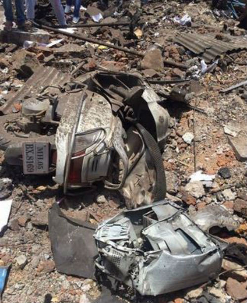 Đống đổ nát tại hiện trường.