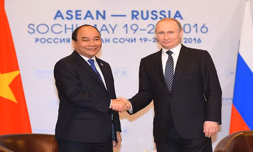 Chiều 19/5, tại Sochi, Thủ tướng Chính phủ Nguyễn Xuân Phúc đã hội kiến Tổng thống Liên bang Nga Vladimir Putin.