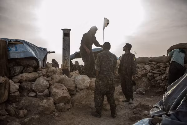 Từ con đập Tishrin, các chiến binh người Kurd phát động chiến dịch tấn công phiến quân IS.