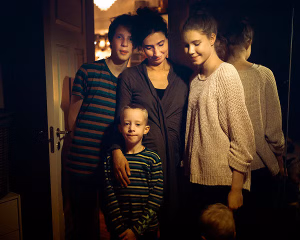 Các con của Jóna trong một bức ảnh chụp chung tại nhà của họ ở thị trấn Siglufjörður.