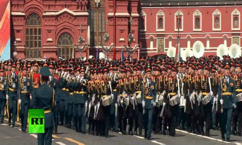 Gần 10.000 binh sĩ cùng khoảng 100 xe quân sự, hơn 70 trực thăng và máy bay đã tham gia vào lễ duyệt binh kỷ niệm 71 năm Ngày Chiến thắng 9/5 ở Quảng trường Đỏ.