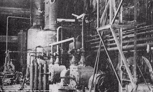 Theo tờ Daily Mail, Đức Quốc xã từng sử dụng mạng đường hầm bí mật để “giấu” một nhà máy dầu và nhà máy sản xuất bóng đèn, radio,... trong thời kỳ Chiến tranh Thế giới II. Hệ thống hầm nằm dưới đồi Jakobsberg, gần thị trấn Porta Westfalica ở Đức.