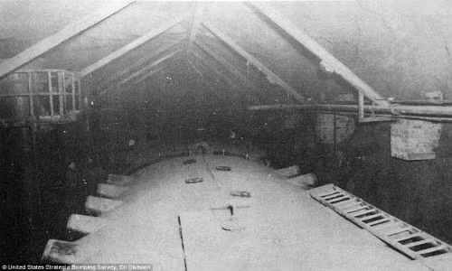 Đức Quốc xã cần có nhà máy để đảm bảo rằng lực lượng không quân sẽ được tiếp nhiên liệu liên tục mà không bị gián đoạn. Nhà máy "tọa lạc" bên trong hầm nhằm đảm bảo không bị ném bom.