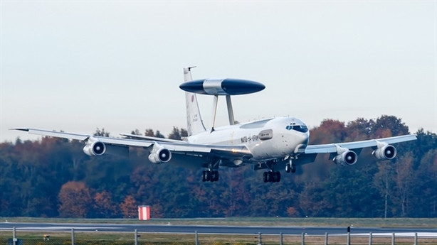 Với sự trợ giúp của radar, E3 có thể không chỉ phát hiện và xác định các thông số bay của bất kỳ mục tiêu nào trên không, mà còn phát hiện các vật thể trên mặt biển. Khi bay ở độ cao 9km, mỗi máy bay E3 có thể bao quát một khu vực rộng tới 300.000km2, ba chiếc máy bay bao phủ toàn bộ Trung Âu.