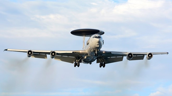Ngày nay, máy bay AWACS đang hoạt động ở Afghanistan, theo dõi tình hình ở phía đông nam Ukraine và ở Syria. Ở Syria, các máy bay loại này của Mỹ thường xuyên cất cánh để theo dõi các chuyến bay của máy bay tiêm kích và máy bay ném bom chiến lược của Nga.