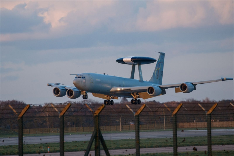 Bản hợp đồng nâng cấp được hai bên ký kết sẽ nâng cấp toàn bộ những chiếc E3 Sentry hiện có trong Không quân Mỹ lên chuẩn mới Block 40/45. Gói nâng cấp có trị giá 99,9 triệu USD và sẽ kéo dài đến năm tài chính (FY) 2024. Công việc sẽ được thực hiện tại căn cứ không quân Tinker ở Oklahoma.