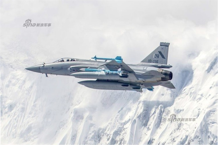 JF-17 vẫn đang dùng loại động cơ RD-93 vốn trang bị cho dòng MiG-29 ra đời cách đây 40 năm.