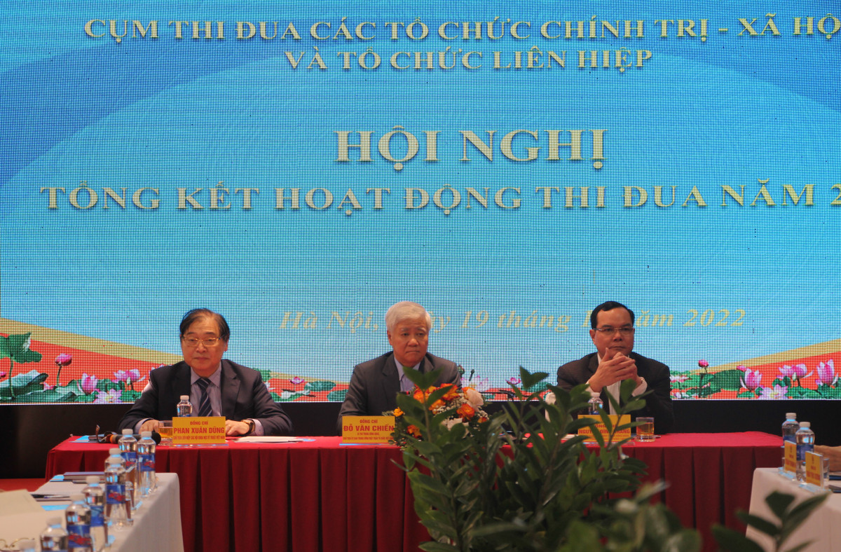 Day manh thi dua trong Cum cac to chuc chinh tri - xa hoi va to chuc Lien hiep