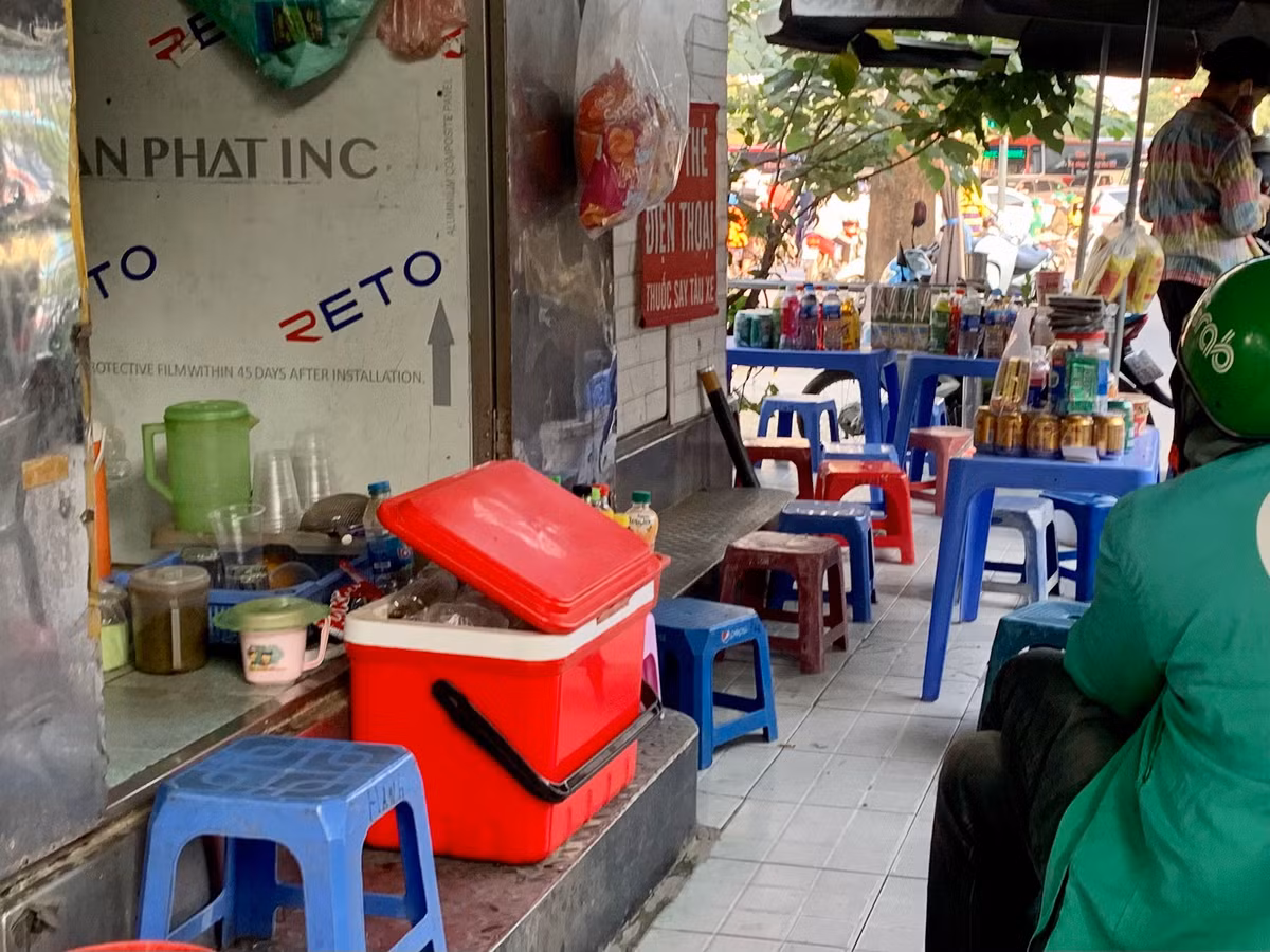 Can canh nha ve sinh cong cong bo hoang, o ue o Ha Noi-Hinh-5