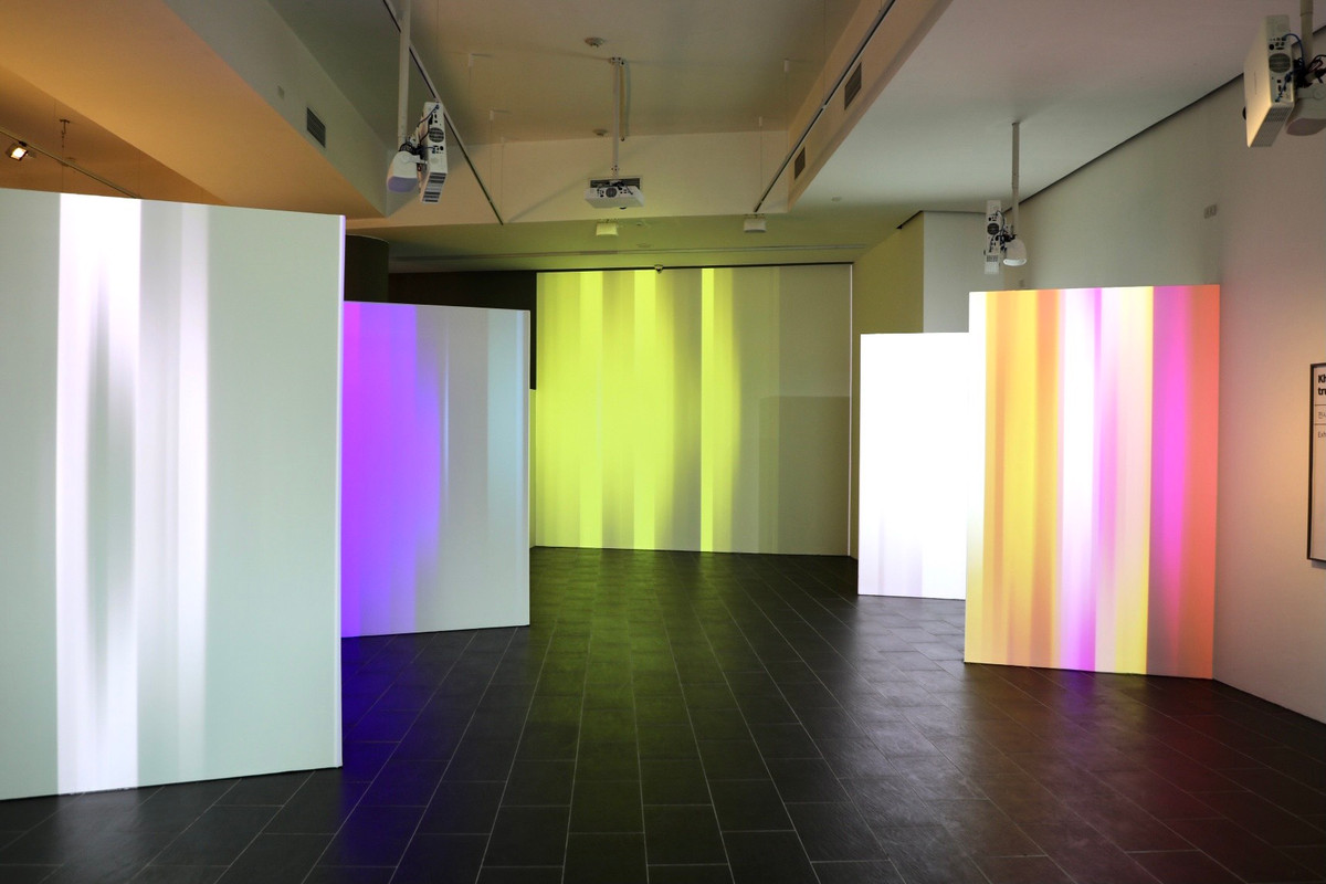 Trưng bày sử dụng một số công nghệ hiện đại (VR, AR,...) để giới thiệu văn hóa Hàn Quốc đến công chúng qua các màn hình lớn, màn hình tương tác tái hiện bốn mùa, cuộc sống năng động của Hàn Quốc.