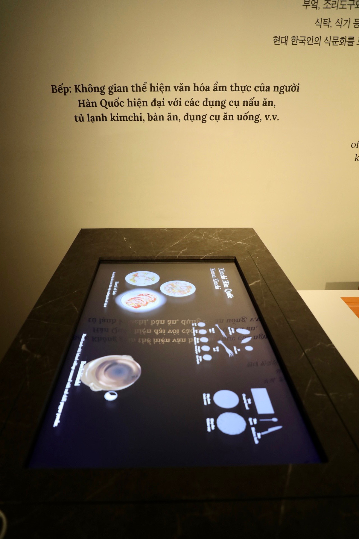 Không gian bếp thể hiện văn hoá ẩm thực của người Hàn Quốc hiện đại...