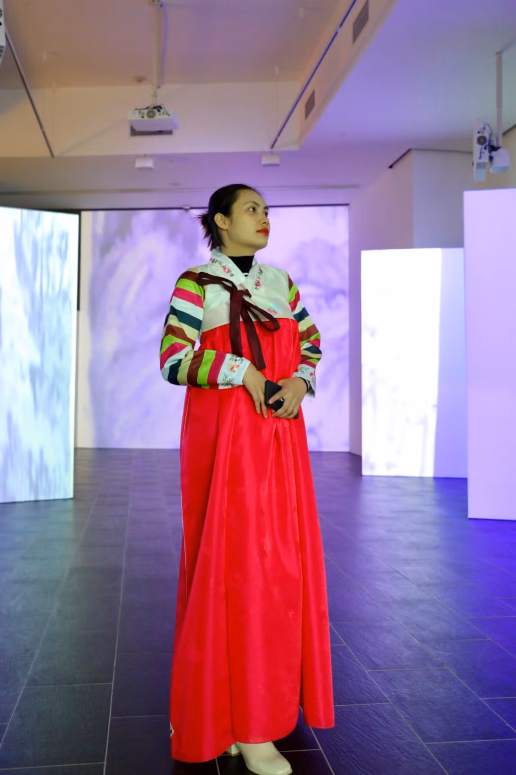 Tại đây, khách thăm quan sẽ được trải nghiệm mặc trang phục Hanbok truyền thống của Hàn Quốc (cả nam và nữ) miễn phí.